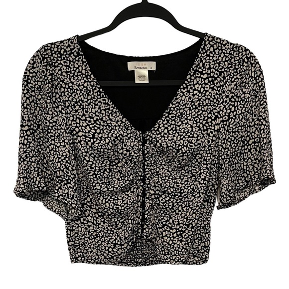 Urban Romantics Blouse Women’s Small Urban Outfitters Leopard Flutter Sleeve - Picture 1 of 5